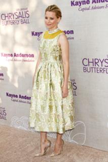 Elizabeth Banks feet photo thumbnail