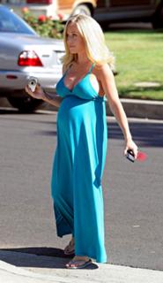 Kendra Wilkinson feet photo thumbnail