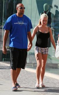 Kendra Wilkinson feet photo thumbnail