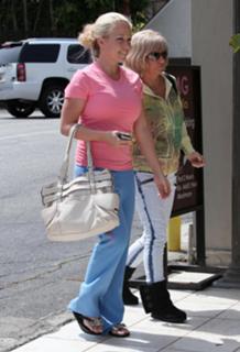 Kendra Wilkinson feet photo thumbnail