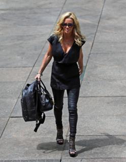 Jenny McCarthy-Wahlberg feet photo thumbnail