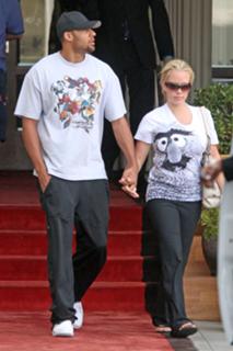 Kendra Wilkinson feet photo thumbnail