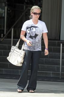 Kendra Wilkinson feet photo thumbnail