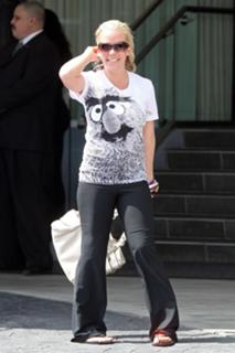 Kendra Wilkinson feet photo thumbnail