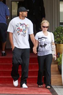 Kendra Wilkinson feet photo thumbnail