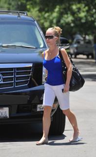Kendra Wilkinson feet photo thumbnail