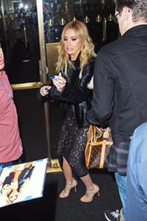Ashley Tisdale feet photo thumbnail