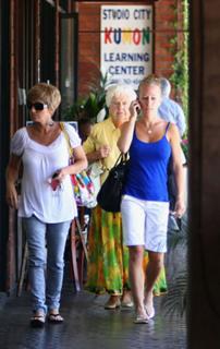 Kendra Wilkinson feet photo thumbnail