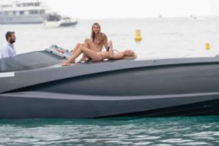 Kimberley Garner feet photo thumbnail
