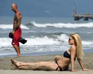 Michelle Hunziker feet photo thumbnail