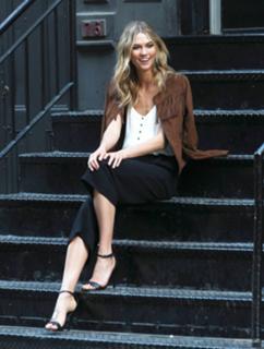 Karlie Kloss feet photo thumbnail