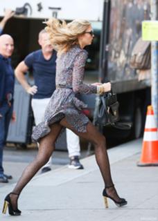 Karlie Kloss feet photo thumbnail