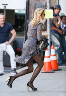 Karlie Kloss feet photo thumbnail