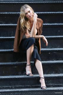 Karlie Kloss feet photo thumbnail