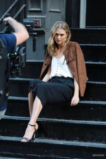 Karlie Kloss feet photo thumbnail