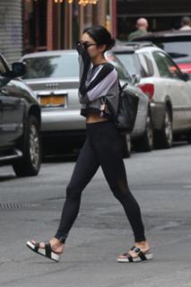 Vanessa Hudgens feet photo thumbnail
