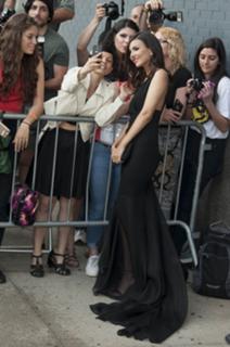 Victoria Justice feet photo thumbnail