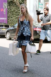Ali Larter feet photo thumbnail
