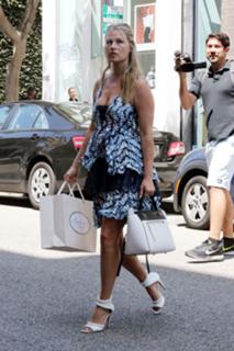 Ali Larter feet photo thumbnail