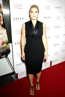 Kate Winslet feet photo thumbnail