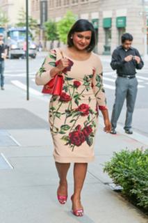 Mindy Kaling feet photo thumbnail