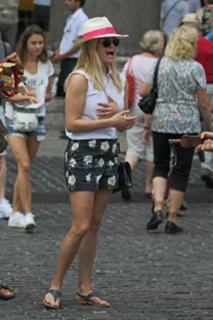 Reese Witherspoon feet photo thumbnail