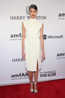 Taylor Hill feet photo thumbnail