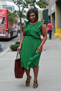 Mindy Kaling feet photo thumbnail