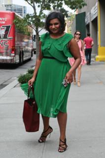 Mindy Kaling feet photo thumbnail