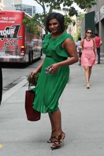Mindy Kaling feet photo thumbnail