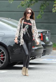 Megan Fox feet photo thumbnail