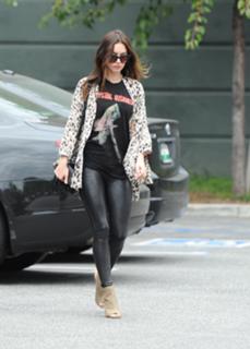 Megan Fox feet photo thumbnail