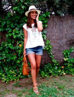 Paula Echevarría feet photo thumbnail