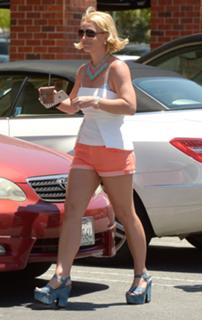 Britney Spears feet photo thumbnail