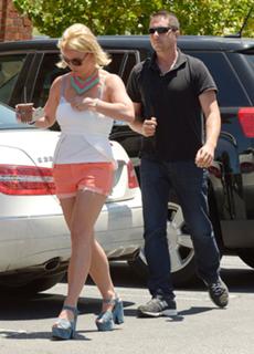 Britney Spears feet photo thumbnail