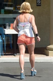 Britney Spears feet photo thumbnail