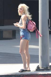 Pixie Lott feet photo thumbnail