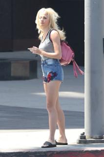 Pixie Lott feet photo thumbnail