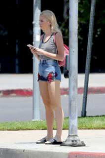 Pixie Lott feet photo thumbnail