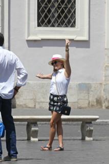 Reese Witherspoon feet photo thumbnail