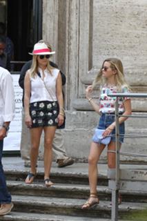 Reese Witherspoon feet photo thumbnail