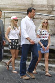 Reese Witherspoon feet photo thumbnail