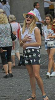 Reese Witherspoon feet photo thumbnail