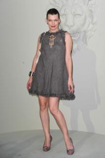 Milla Jovovich feet photo thumbnail