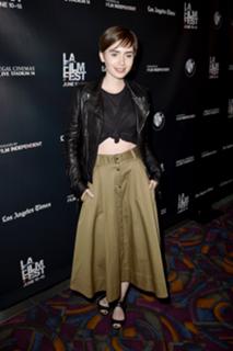 Lily Collins feet photo thumbnail