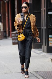 Vanessa Hudgens feet photo thumbnail