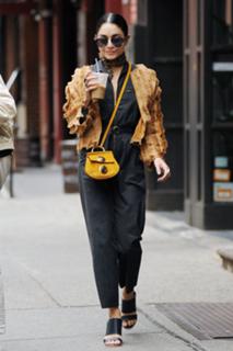Vanessa Hudgens feet photo thumbnail