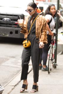 Vanessa Hudgens feet photo thumbnail