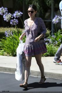 Rachel Bilson feet photo thumbnail