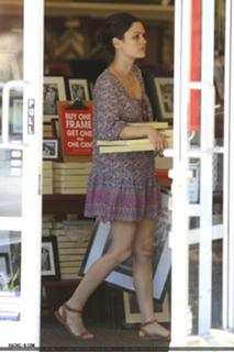 Rachel Bilson feet photo thumbnail